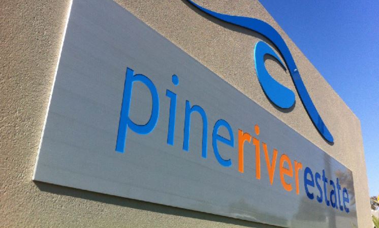 Aluminium composite panel boards for weather-resistant storefront signage